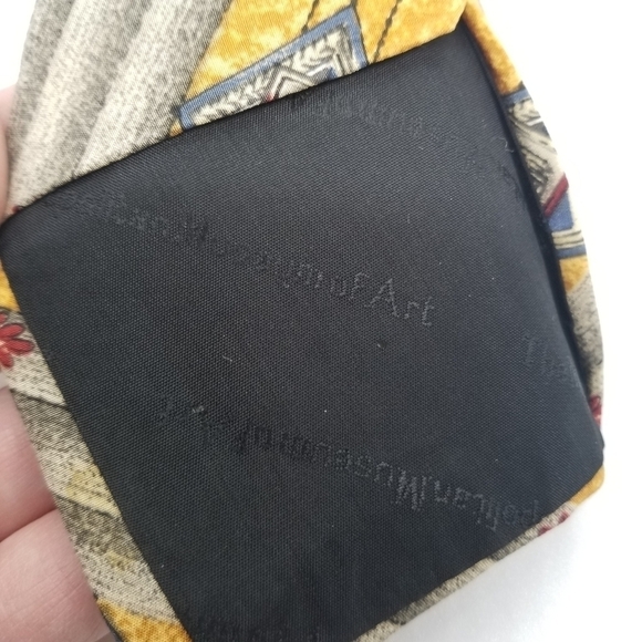 Metropolitan Museum of Art tie yellow columns grecian urn - Picture 5 of 5